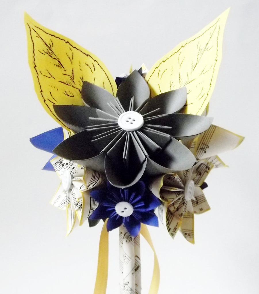 Daisy Bridesmaid Bouquet- 7 inch, 12 flowers, paper flowers, wedding bouquet, handmade, one of a kind, nontraditional, gift